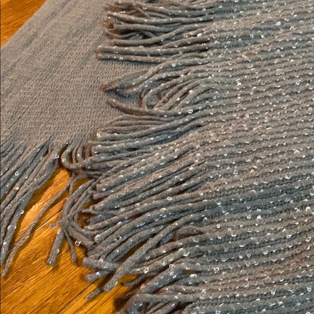 Sequined Poncho! - Picture 3 of 4